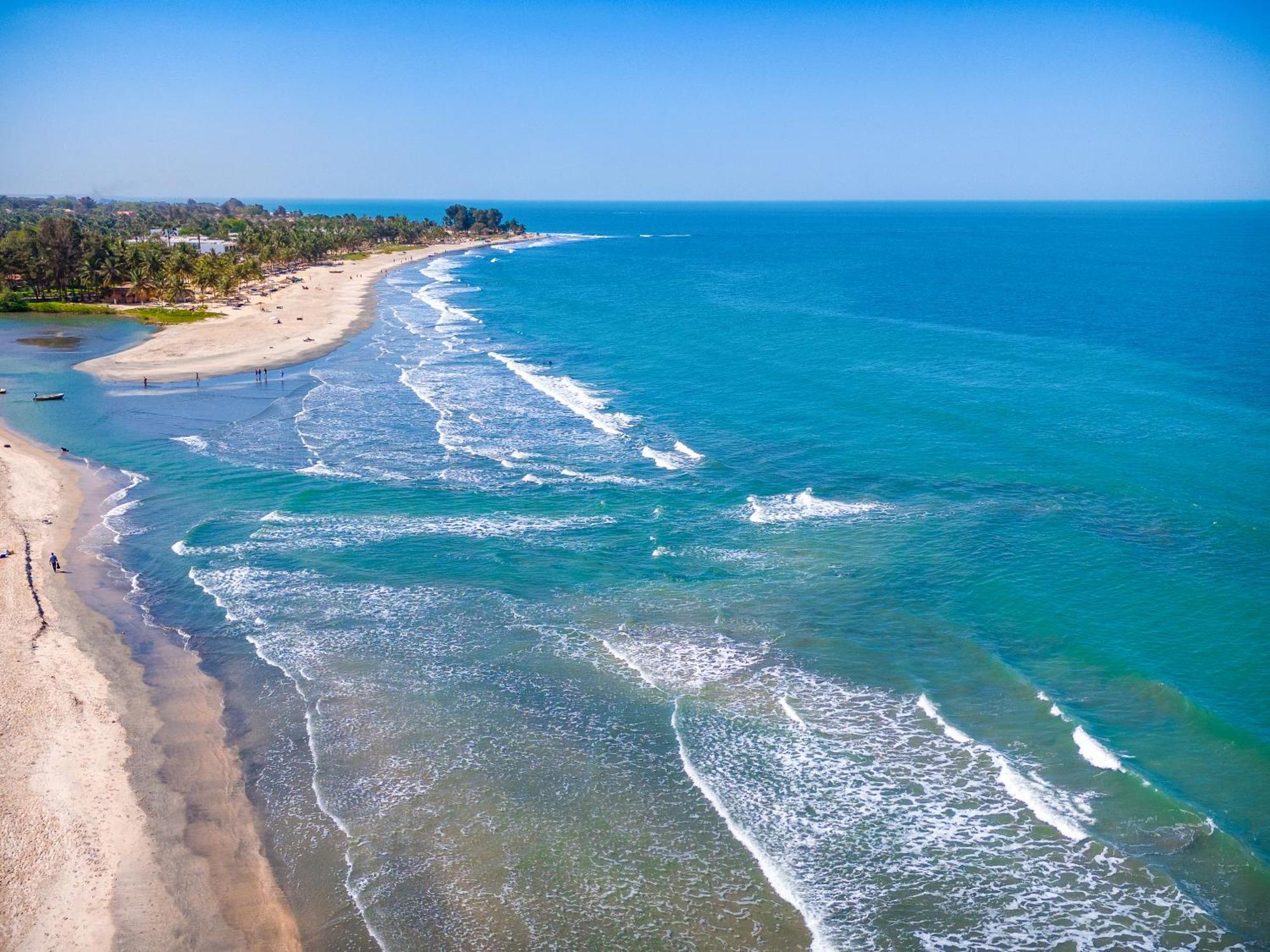 Kombo Beach Resort Serrekunda Buitenkant foto